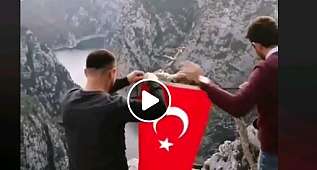 Türk Bayrağı Şahinkaya tepesine yakıştı